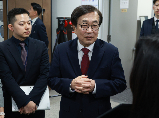 국민의힘 서병수 의원이 7일 오전 국회 소통관에서 취재진 질문에 답하고 있다. 이날 서 의원은 