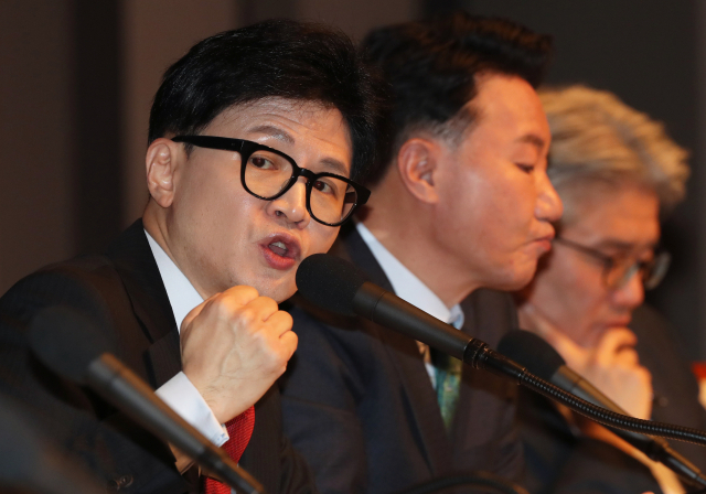 국민의힘 한동훈 비상대책위원장이 7일 오전 서울 중구 한국프레스센터에서 열린 관훈클럽 초청 토론회에서 패널 질문에 답변하고 있다. 연합뉴스