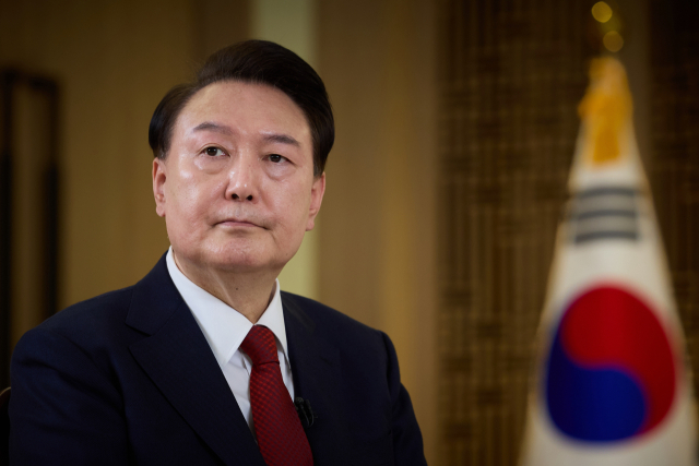 윤석열 대통령이 지난 4일 서울 용산 대통령실 청사에서 KBS와 특별대담을 하고 있다. 연합뉴스