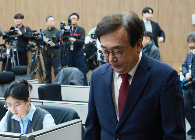 국민의힘 서병수 의원이 7일 오전 국회 소통관에서 기자회견을 하기 위해 연단으로 향하고 있다. 이날 서 의원은 