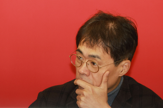 국민의힘 김경율 비대위원이 29일 오전 서울 여의도 국민의힘 중앙당사에서 열린 비상대책위원회의에서 생각에 잠겨있다. 연합뉴스