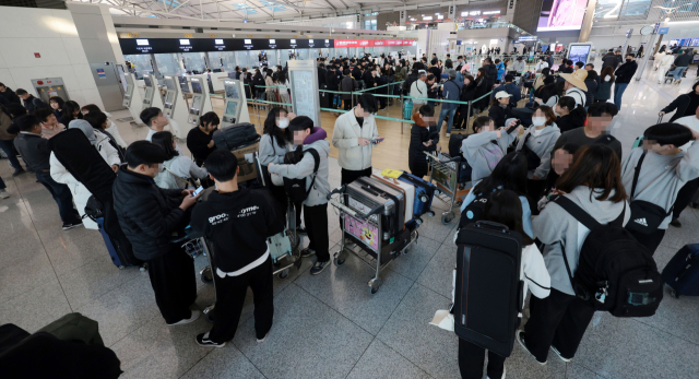 설 연휴 해외여행 급증, 전년 대비 큰 폭 늘어…출국장 붐비고 입국장 썰렁