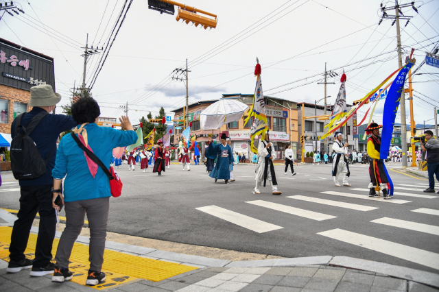 풍기인삼축제장에서 펼쳐진 주세붕 군수 행차 제현 모습. 영주시 제공