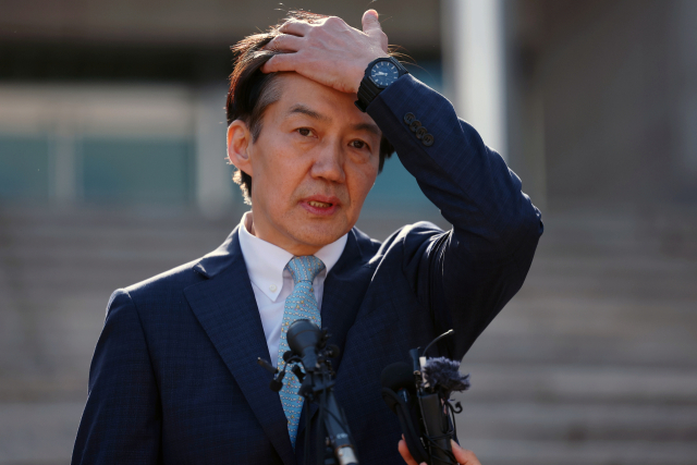 조국 전 법무부 장관이 13일 부산 민주공원에서 기자회견을 열고 신당창당을 선언하고 있다. 조 전 장관은 