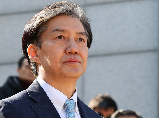 조국 전 법무부 장관이 13일 부산 민주공원에서 기자회견을 열고 신당창당을 선언하고 있다. 조 전 장관은 