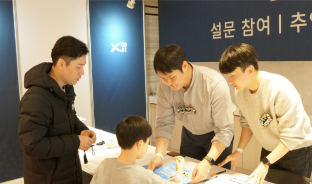 입주자 사전 방문 행사에 참여한 GS건설 신입사원. GS건설 제공