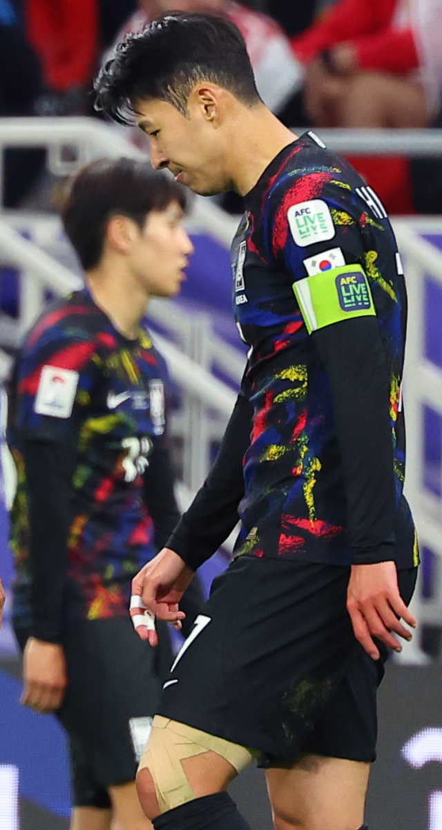 지난 7일 카타르 알라이얀 아흐마드 빈 알리 스타디움 열린 2023 아시아축구연맹(AFC) 아시안컵 요르단과의 준결승전 당시 손흥민과 이강인 모습. 연합뉴스