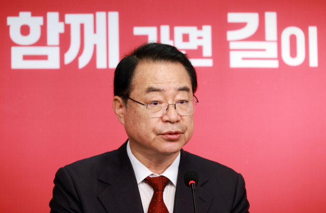 국민의힘 정영환 공천관리위원장이 15일 오전 서울 여의도 국민의힘 당사에서 제7차 회의 결과를 발표하고 있다. 연합뉴스
