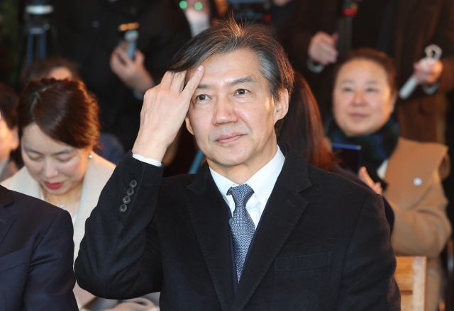 조국 전 법무부 장관이 15일 오전 서울 동작구의 한 카페에서 열린 
