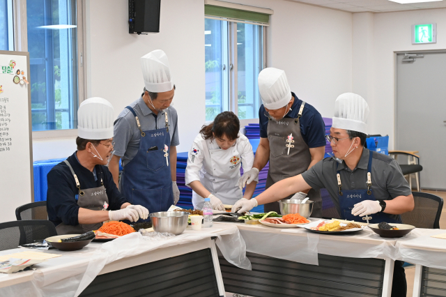 청송에서는 AI 치매 돌봄 스피커가 취약계층 치매 어르신의 복약, 감성 대화, 응급상황 대처 등을 돕는다. 청송군 제공