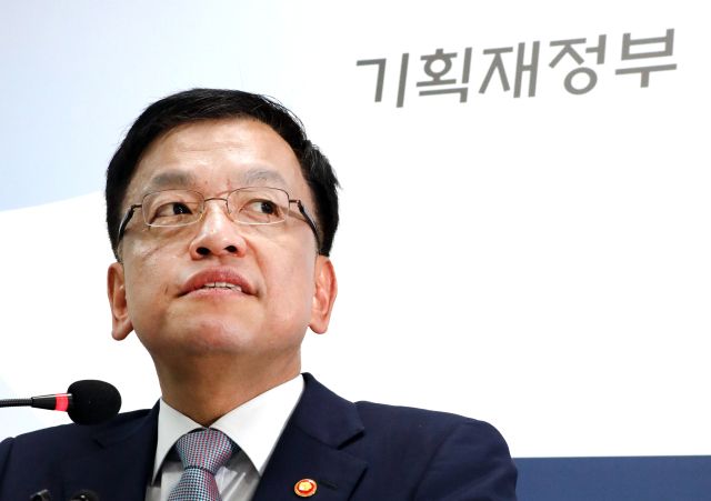 최상목 부총리 겸 기획재정부 장관이 16일 정부세종청사에서 기자 간담회를 열고 있다. 연합뉴스