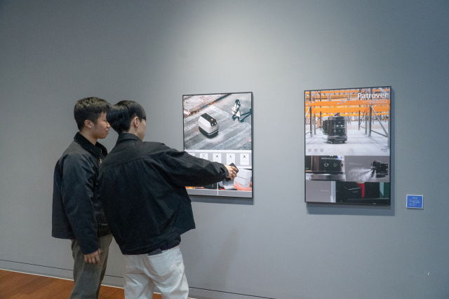 계명대 재학생들이 지역 로봇기업들과 함께 협업을 통해 새로운 로봇디자인을 개발하고 전시회와 함께 우수작품 시상식을 가졌다. 계명대 제공