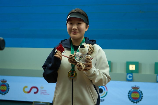 2024 ISSF 그라나다 월드컵 여자 10m 공기소총 일반부에서 금매달을 획득한 권은지 선수. 울진군 제공