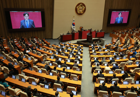 [뉴스In] 생산성에 비해 과도한 국회의원 세비, 삭감해야  