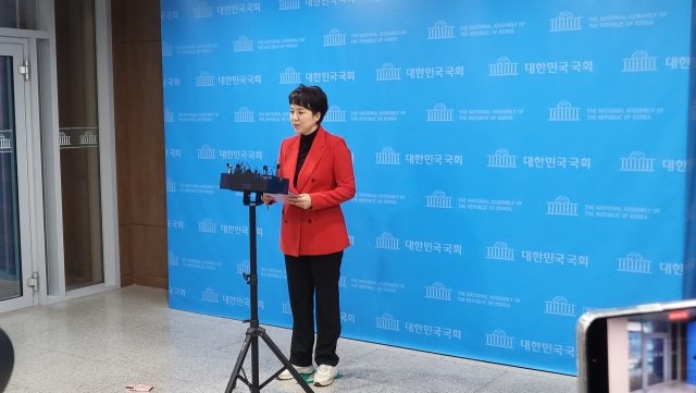 김은혜 전 대통령실 홍보수석이 21일 국회 소통관에서 출마 기자회견 후 기자 질문에 답변하고 있다. 강영훈 기자 green@imaeil.com