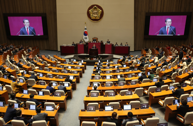 윤재옥 국민의힘 원내대표가 21일 국회에서 열린 본회의에서 교섭단체 대표연설을 하고 있다. 연합뉴스