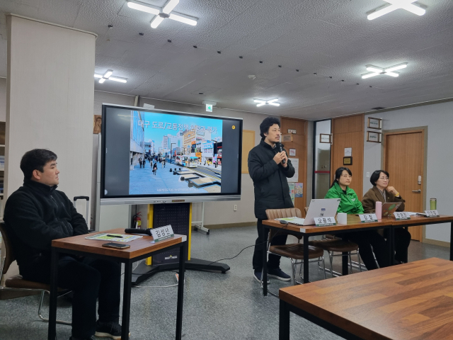 대구지역 시민사회단체들이 21일 대중교통 공공성 강화와 기후위기 극복을 위한 토론회를 열고 무상교통 필요셩에 대한 공감대를 형성했다. 김유진 수습기자
