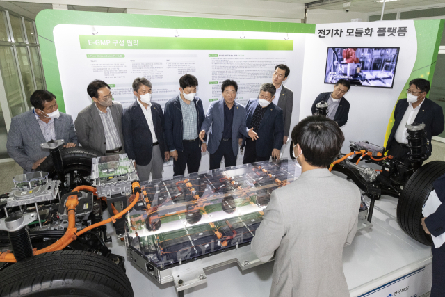 경북도의회 기획경제위원회가 지역 4차산업 관련 업체를 방문한 모습. 경북도의회 제공