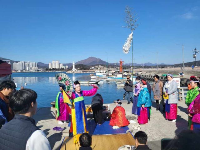 지난해 부산 기장군 일광읍 학리항에서 