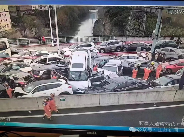 23일 오전 중국 쑤저우에서 발생한 다중 추돌사고. 쑤저우신문 웨이보 캡처