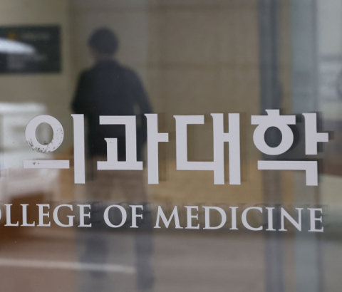 의대생 휴학 일주일…3명 중 2명이 휴학 신청했다