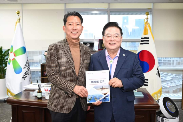 김장호 구미시장은 지난 23일 우동기 지방시대위원회 위원장과 면담을 갖고 교육발전특구 등 지역현안에 대해 논의했다. 구미시 제공