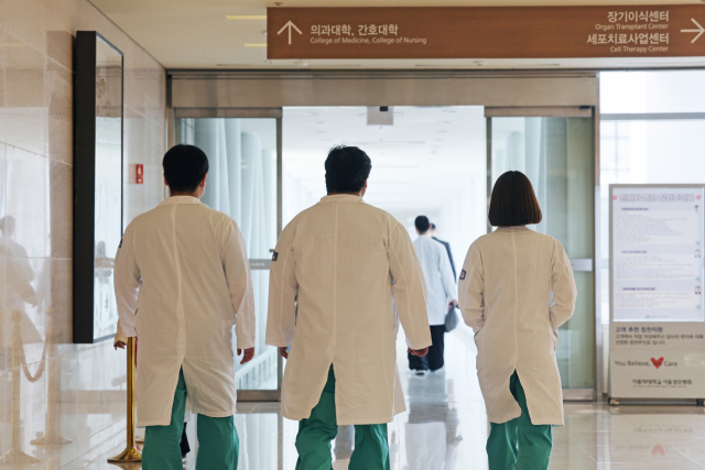 의사단체가 정부의 의과대학 입학정원 확대에 반발하면서 
