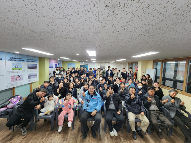 황순규 4·10총선 예비후보(대구 동구을·진보당, 가운데)는 24일 대구 동구 서호동 선거사무소 개소식을 열고 본격적인 선거운동에 돌입한다고 밝혔다. 황순규 예비후보와 참석자 일동. 황순규 예비후보 제공