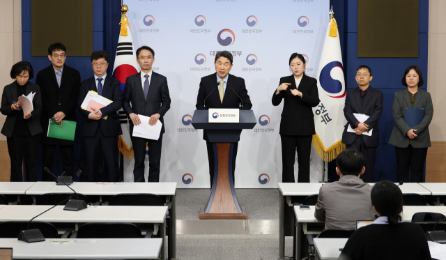 지난 28일 정부서울청사 별관에서 이주호 사회부총리 겸 교육부 장관이 교육발전특구 1차 시범지역 지정 결과를 발표하고 있다. 교육부 제공