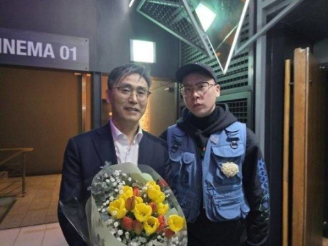 악플에 댓글창 닫은 나얼 '건국전쟁' 김덕영 감독 만났다