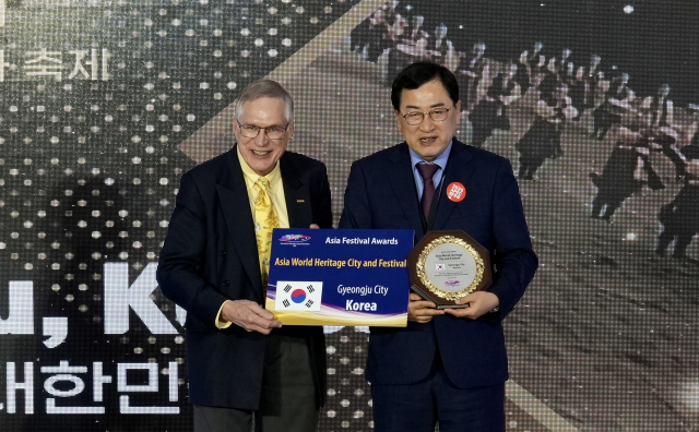주낙영(사진 오른쪽) 경주시장이 28일 태국 파타야 자인호텔에서 열린 2024 피나클 어워즈에서 