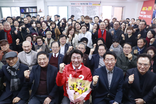 강대식 4·10 총선 예비후보(대구 동구군위군을·국민의힘)가 3일 선거사무소 개소식을 열고 총선 필승을 다짐하며 본격적인 선거전에 돌입했다고 밝혔다. 강대식 선거사무소 제공