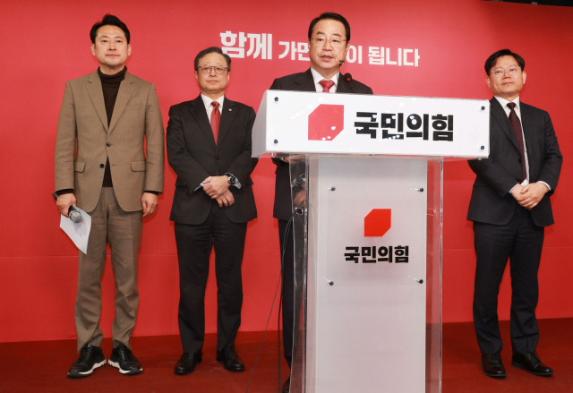 국민의힘 정영환 공천관리위원장이 2일 서울 여의도 중앙당사에서 경선 지역 결과를 발표하고 있다. 연합뉴스