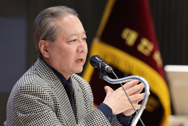 주수호 대한의사협회 비상대책위원회 언론홍보위원장이 4일 오후 서울 용산구 대한의사협회관에서 정례브리핑을 하고 있다. 연합뉴스