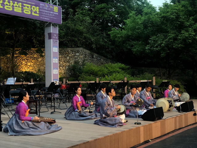 대구시립국악단 야외 공연 모습. 대구시 제공.