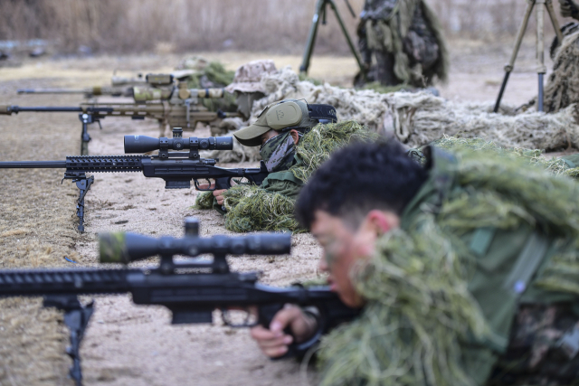 제3회 해병대사령관배 저격수 경연대회에서 참가팀들이 영점사격을 진행하고 있다. 해병대사령부 제공.