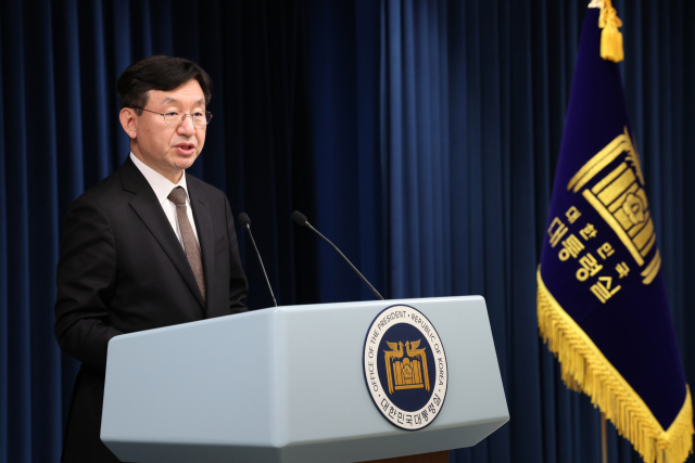 성태윤 대통령실 정책실장이 5일 서울 용산 대통령실 청사에서 현안 브리핑을 하고 있다. 연합뉴스
