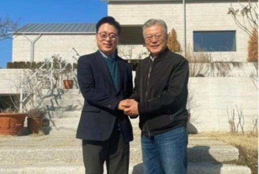 지난 10일 박광온 더불어민주당 전 원내대표는 경남 양산 평산마을 문재인 전 대통령을 예방했다. 페이스북