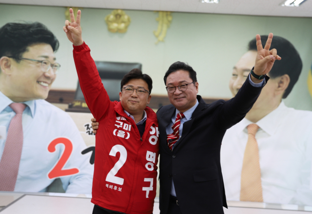 최진녕 예비후보가 11일 강명구 예비후보 지지를 선언했다. 강명구 예비후보 제공