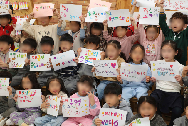 21일 대구 북구 대원유치원에서 인근 아파트에 살고 있는 아이들이 