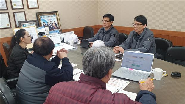안전보건공단 경북동부지사는 7일 경주 대산금속을 찾아 산업안전 대진단 사업을 설명했다. 경북동부지사 제공