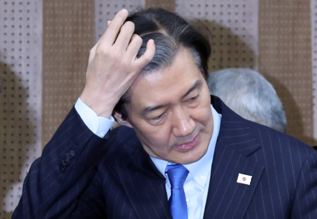 조국 조국혁신당 대표가 12일 총선 관련 기자회견을 위해 국회 소통관에 들어오고 있다. 연합뉴스