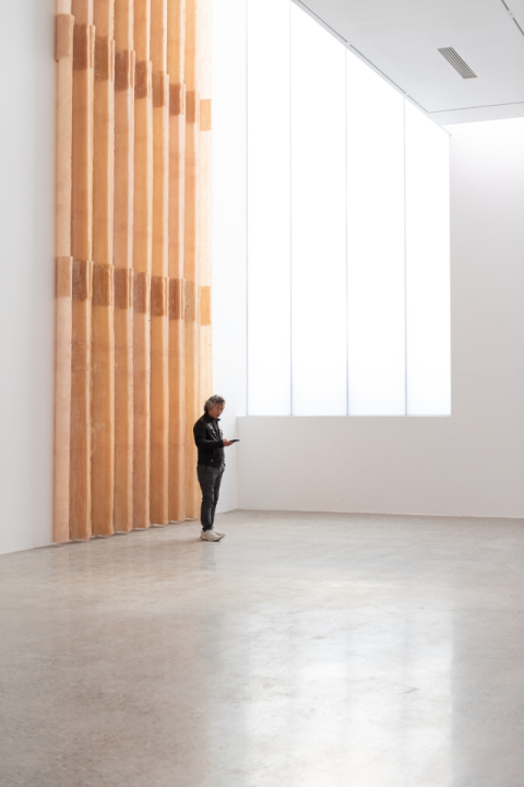 9m 높이 전시장 채운 선(線)…리안갤러리 대구, 남춘모 개인전
