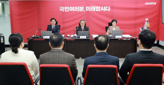 12일 오전 서울 여의도 국민의미래 중앙당사에서 열린 비례대표 면접심사에서 참석자들이 면접을 보고 있다. 연합뉴스