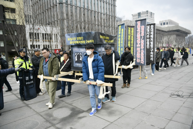 환경단체가 12일 오전 영풍석포제련소 장례 캠페인 기자회견을 열었다. 대구환경운동연합 제공.