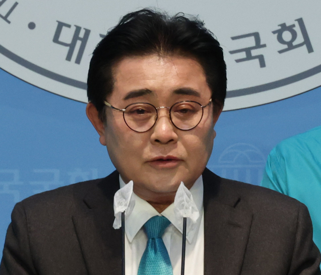 전병헌 전 의원이 12일 국회에서 새로운미래 입당 기자회견을 하고 있다. 연합뉴스