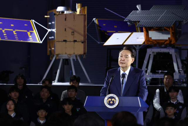 윤석열 대통령이 13일 경남 사천시 한국항공우주산업(KAI)에서 열린 