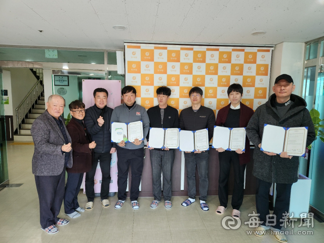 파리바게트 포항흥해점·포항두산위브점, 한양마트, 한울유통, 마루유통 및 향기마을, 포항나누우터 관계자들이 