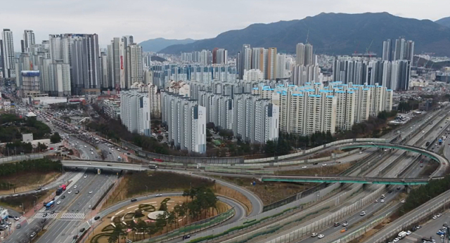 진출로 추가설치 후 성서IC 주변 차량 대기행렬. 대구시 제공