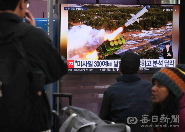 [포토뉴스] 북한, 한 달 만에 동해상 탄도미사일 발사